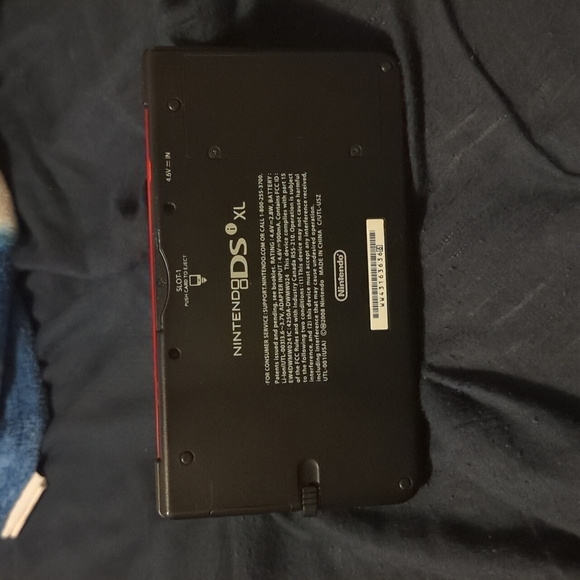 Nintendo DSI XL 25th anniversary - Picture 3 of 4